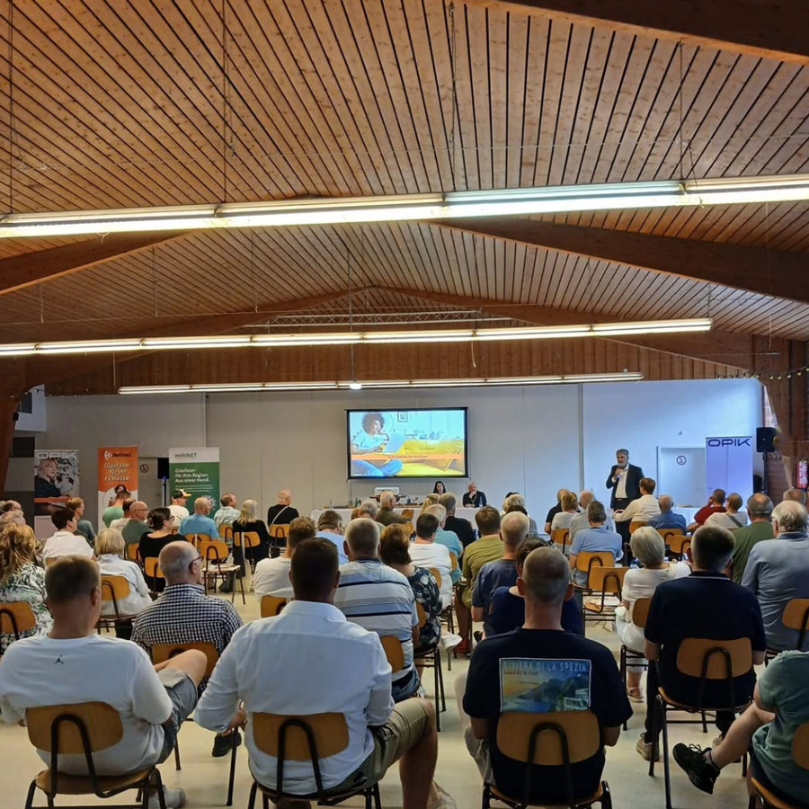 Über 100 Besucherinnen und Besucher beim Bau-Infoabend der mih-Gruppe zum Glasfaserausbau in Hamm-Pelkum